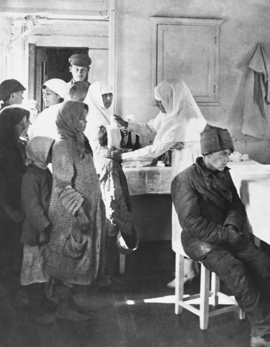 Как дети выживали на улице: где спали, что ели и чем болели